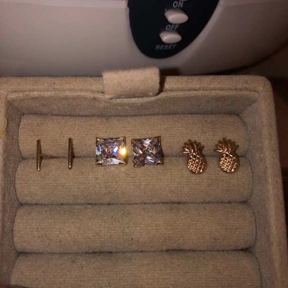 A lot of solid gold earrings - Picture 2 of 3